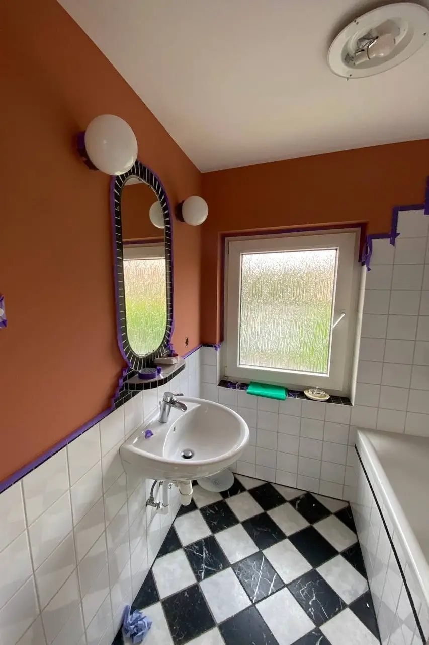 Finished wall painting in a modern bathroom in The Hague and Rotterdam