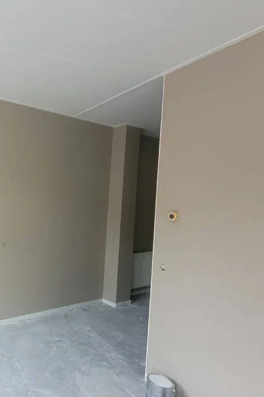 Precision plastering at corners for a perfect connection in The Hague and Rotterdam