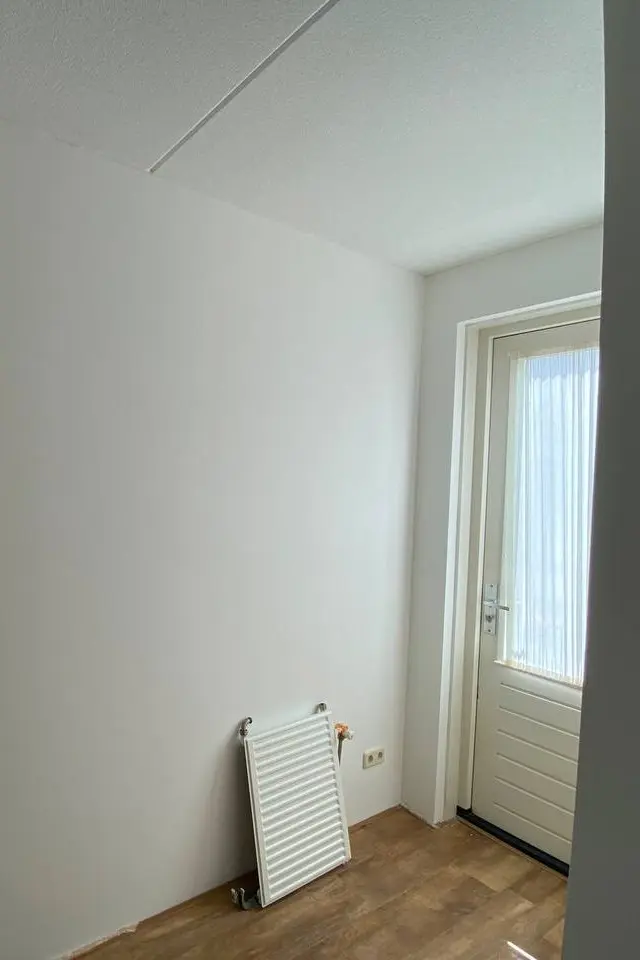 Professional plaster finish around doors in The Hague and Rotterdam